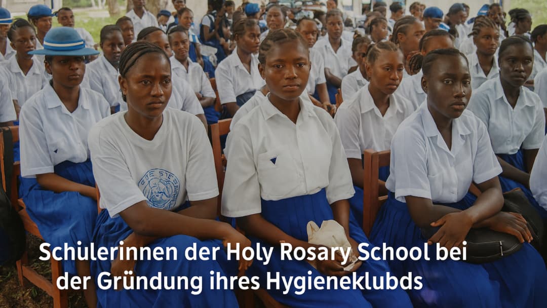 Kindernetzwerk Sierra Leone e.V.-actionPhoto_Schülerinnen der Holy Rosary Schule.png