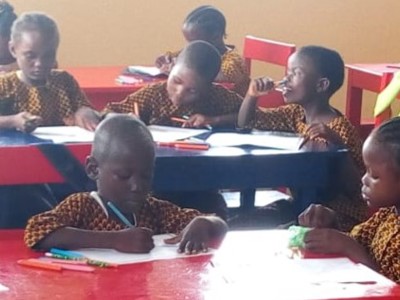 1 Flyer gestalten für Bildungsprojekte in Liberia